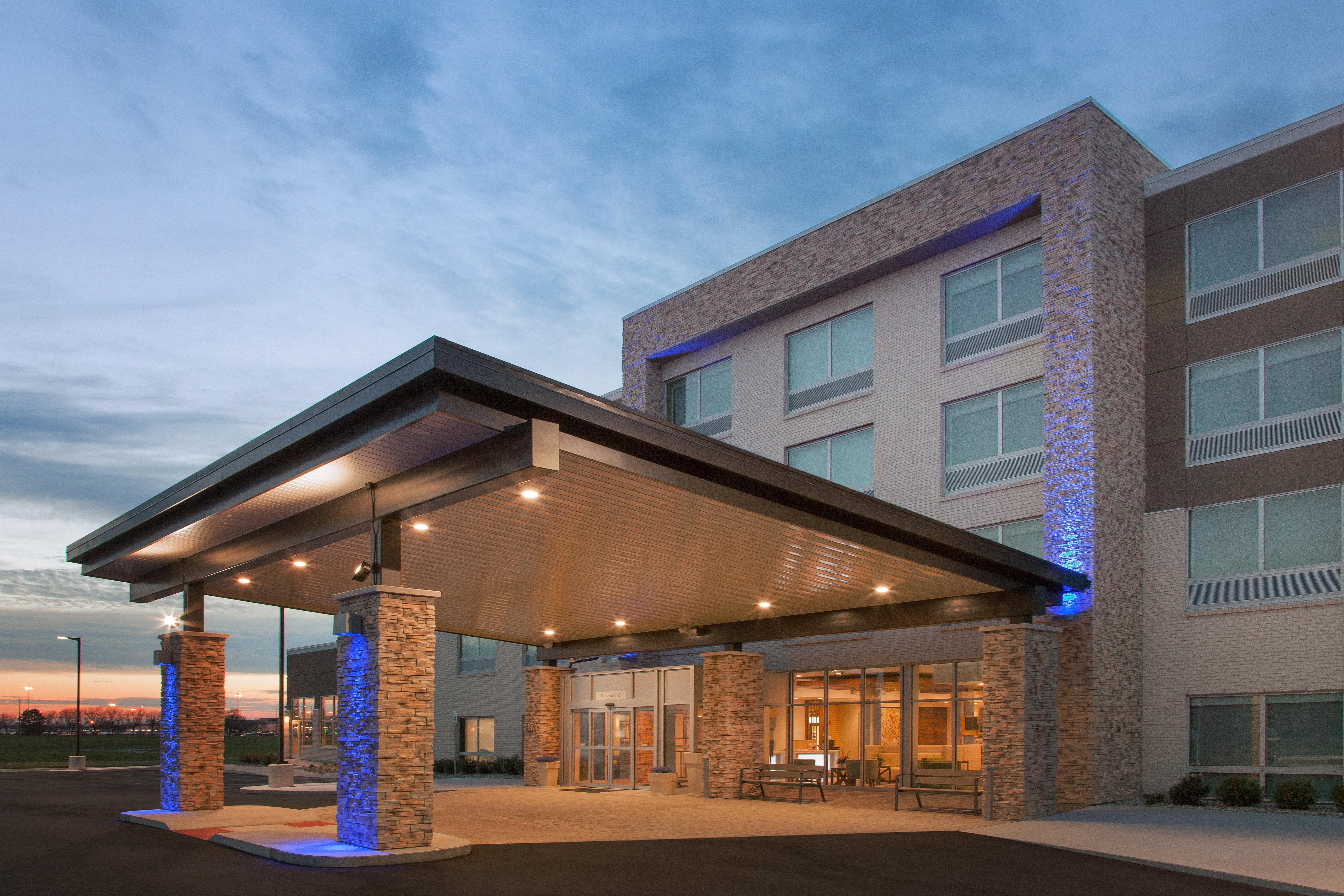 Holiday Inn Express & Suites - Sterling Heights-Detroit Area, An Ihg Hotel Exterior photo